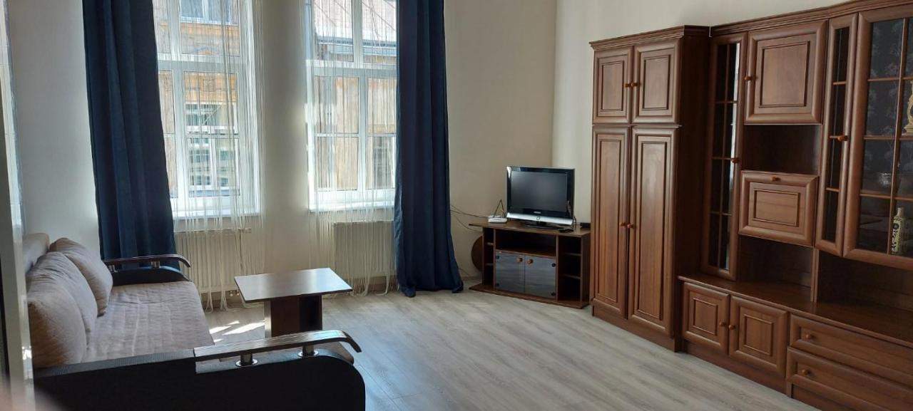 2 Bedroom Apartment On Tomashivskogo Street 7 Lwów Zewnętrze zdjęcie